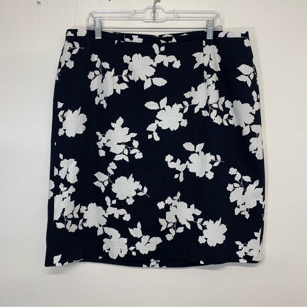 Talbots  Skirt 16W Navy White Floral Knee Length  Straight Business Lined Cotton